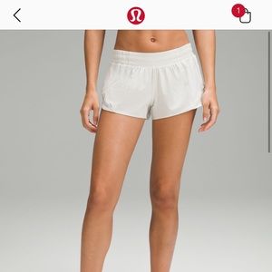 White lululemon hotty hot shorts 2.5”